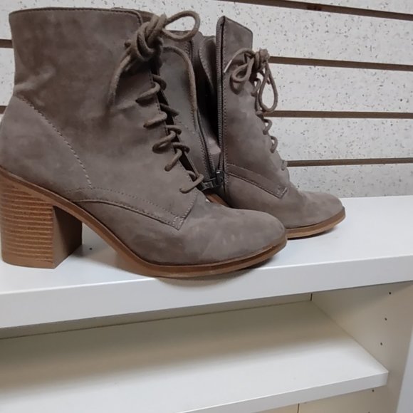 Grey lace up boots from Time And Tru size 8 - in excellent used condition - Picture 2 of 6